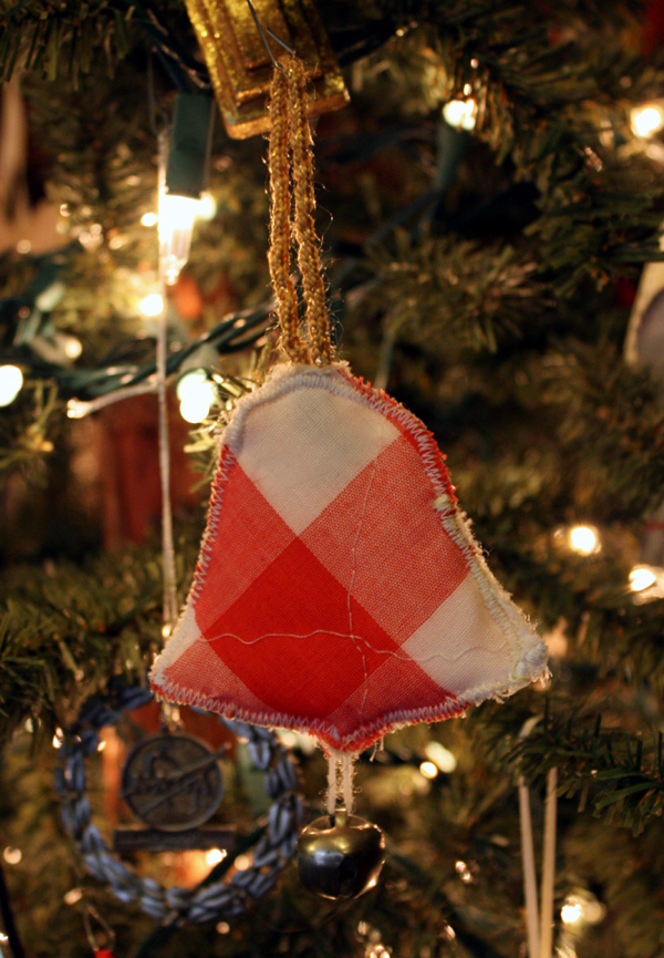 1980-Bell-Ornament